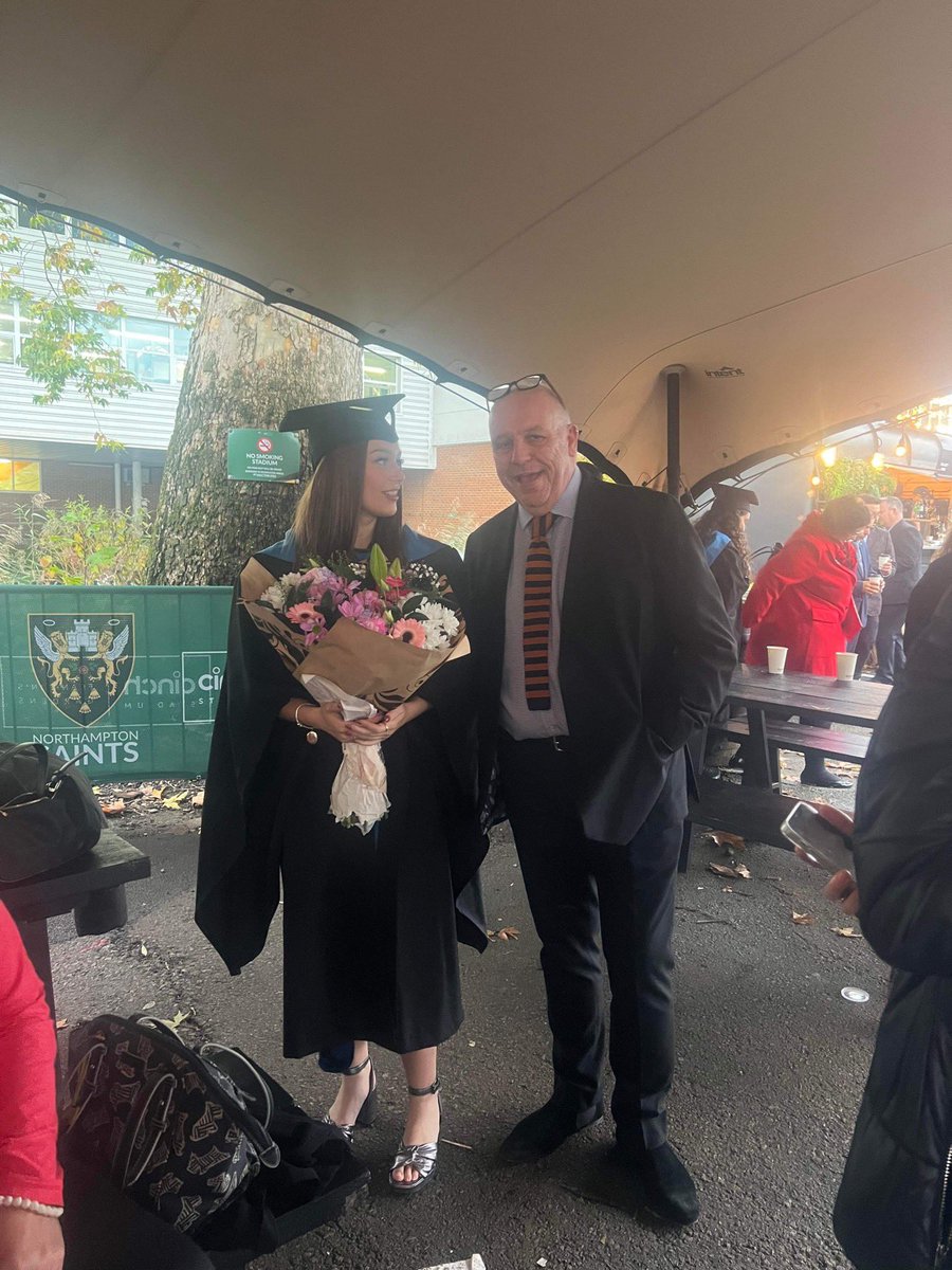 StarrCrystals's tweet photo. Against all the odds, I made it 🎓 #grad #uongrad https://t.co/cMhJEiCT7V
