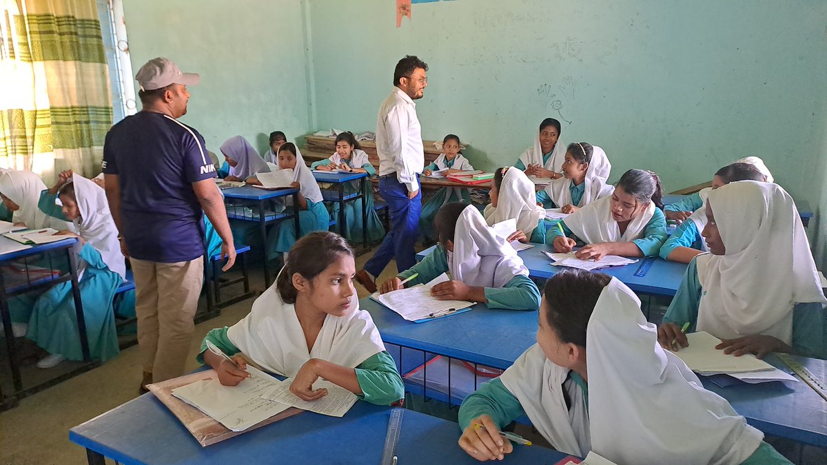HamidKysar's tweet photo. A nation is blind without education. Today, i had a visit to the feasible students who get financial support from #YASID for education purpose. They sat for Annual exam at the school. https://t.co/eogFm6GXJ3