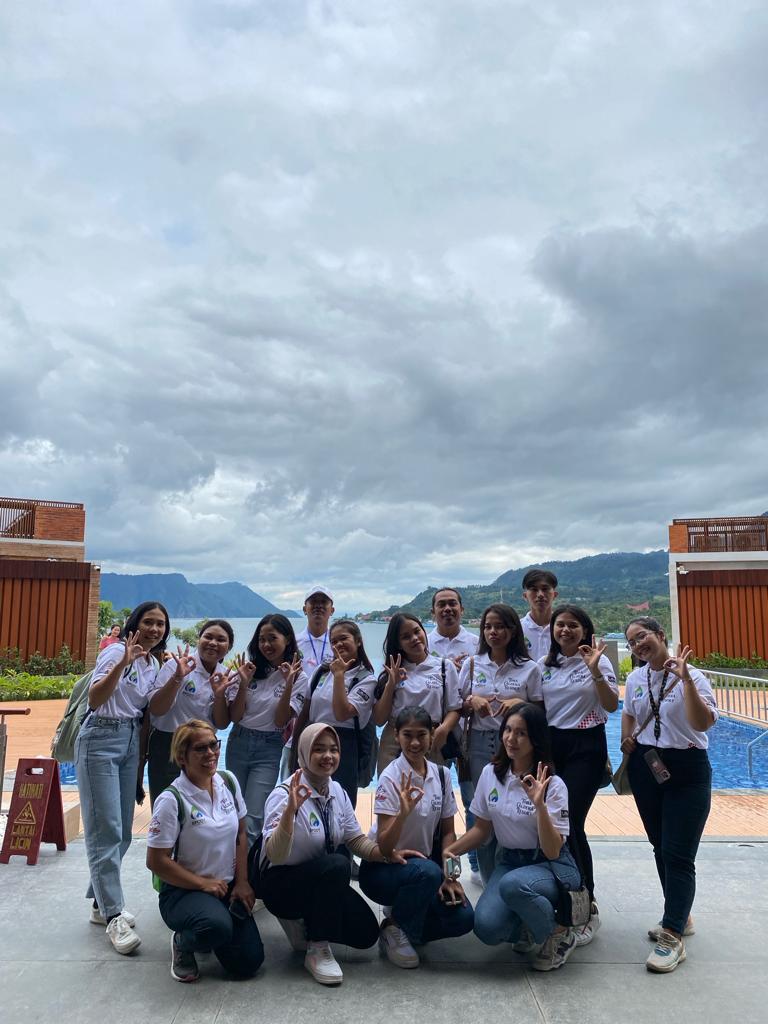 Para Liaison Officer (LO) riders Aquabike yang terdiri putra-putri terbaik dari 4 kab penyelenggara sedang menunggu kedatangan para riders saat ini di hotel Marianna dan Samosir Cottage.