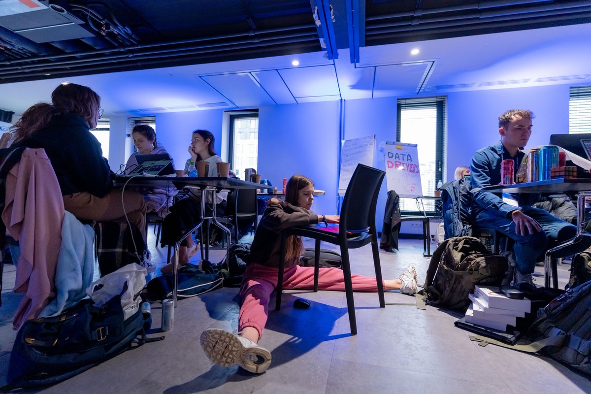 SupervisionHack's tweet photo. Programowanie zakończone! 🥳🥳 Za nami noc pełna pracy, ale to jeszcze nie czas na odpoczynek. Teraz ocena, prezentacje prac konkursowych i oczywiście finał! 🏆 Trzymamy kciuki za wszystkich uczestników 🤞 #hackathon @uknf https://t.co/zas5RIIsAX