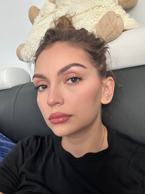 Good morning 😘 #SundayFunday #follow #topmodel https://t.co/0NqiCJY7xQ<a href="/tag/sundayfunday"class="tags">#SundayFunday</a><a href="/tag/follow"class="tags">#follow</a><a href="/tag/topmodel"class="tags">#topmodel</a>