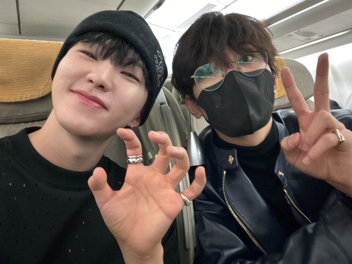 wonwooszone's tweet photo. 231119 hoshi weverse post with wonwoo! https://t.co/Hw2QLLBMGN