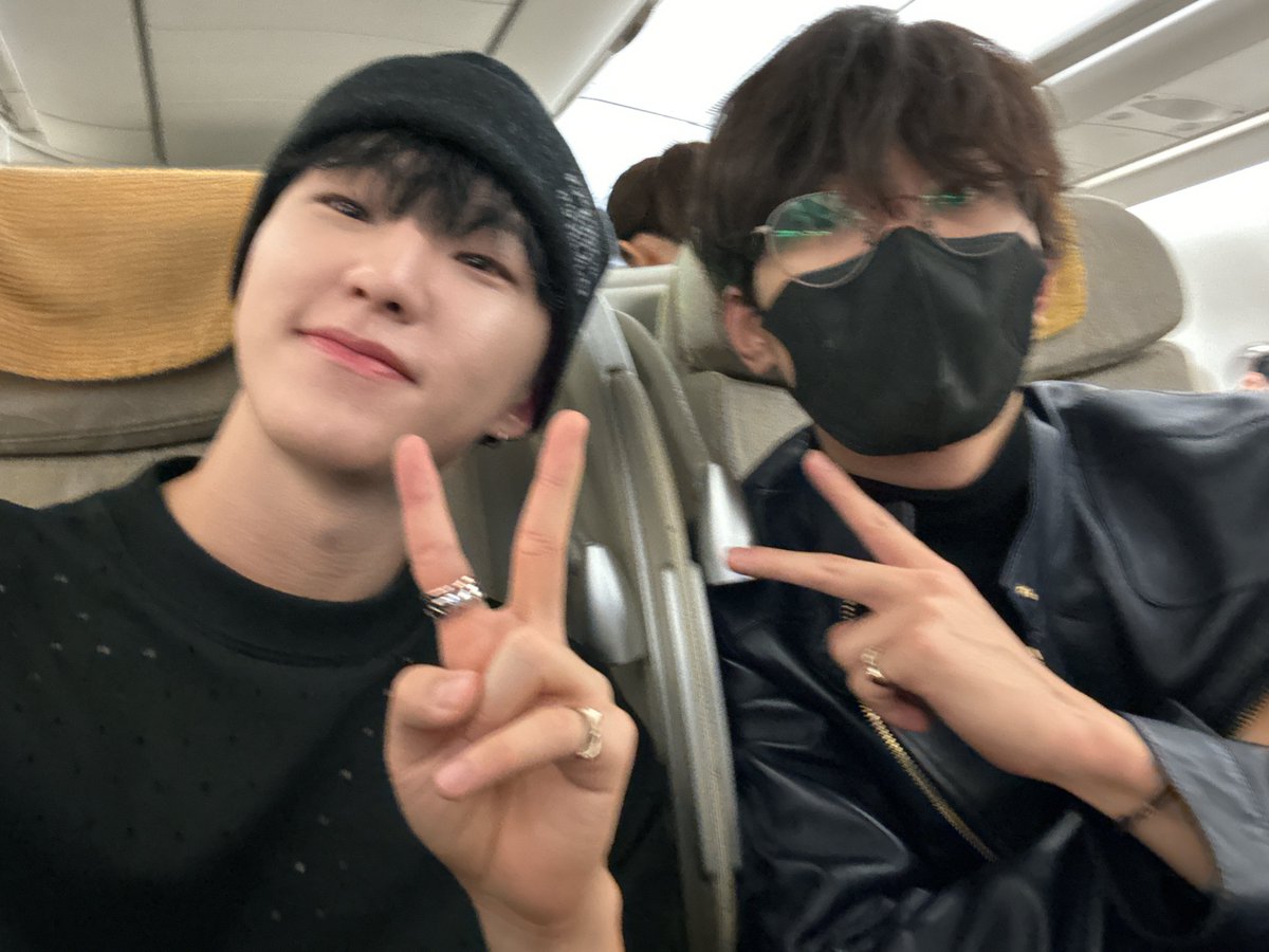 wonwooszone's tweet photo. 231119 hoshi weverse post with wonwoo! https://t.co/Hw2QLLBMGN