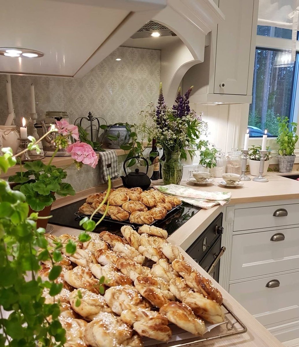 moontides_'s tweet photo. Spending the day baking https://t.co/7jRFHcrl3Z