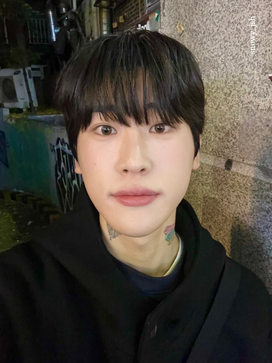 snowy_mp4's tweet photo. 자만추의 기회가 나에게도 올 줄이야,,🥹

준성호네컷 찍고 터벅터벅 멜티드로 가고 있었는데 갑자기 어떤 존잘오리가 한 건물에서 튀어나왔다네요,, 꿈인줄… 사진찍고 왔다고 하니까 성호도 지금 갈거라면서 어디 소문내시면 안돼요.ᐟ.ᐟ 이래서 저 진짜 소문 안 냈어요 ◠‿◠ https://t.co/TcNujmc7MI