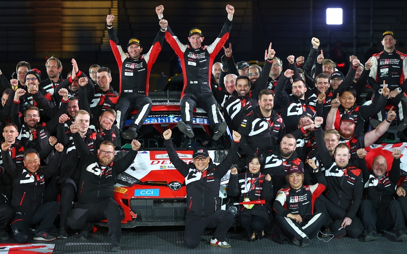 Elfyn Evansille kolmas MM-hopea, Toyota kruunasi huikean kautensa kolmoisvoitolla ➡️ urheiluuutiset.com/elfyn-evansill…

#WRC #RallyJapan #Toyota #Hyundai #Ford 
<a href="/OfficialWRC/">FIA World Rally Championship</a> <a href="/TGR_WRC/">TOYOTA GAZOO Racing WRT</a> <a href="/ElfynEvans/">Elfyn Evans</a> 

📸 Toyota Gazoo Racing / <a href="/TOYOTA_GR/">TOYOTA GAZOO Racing</a>