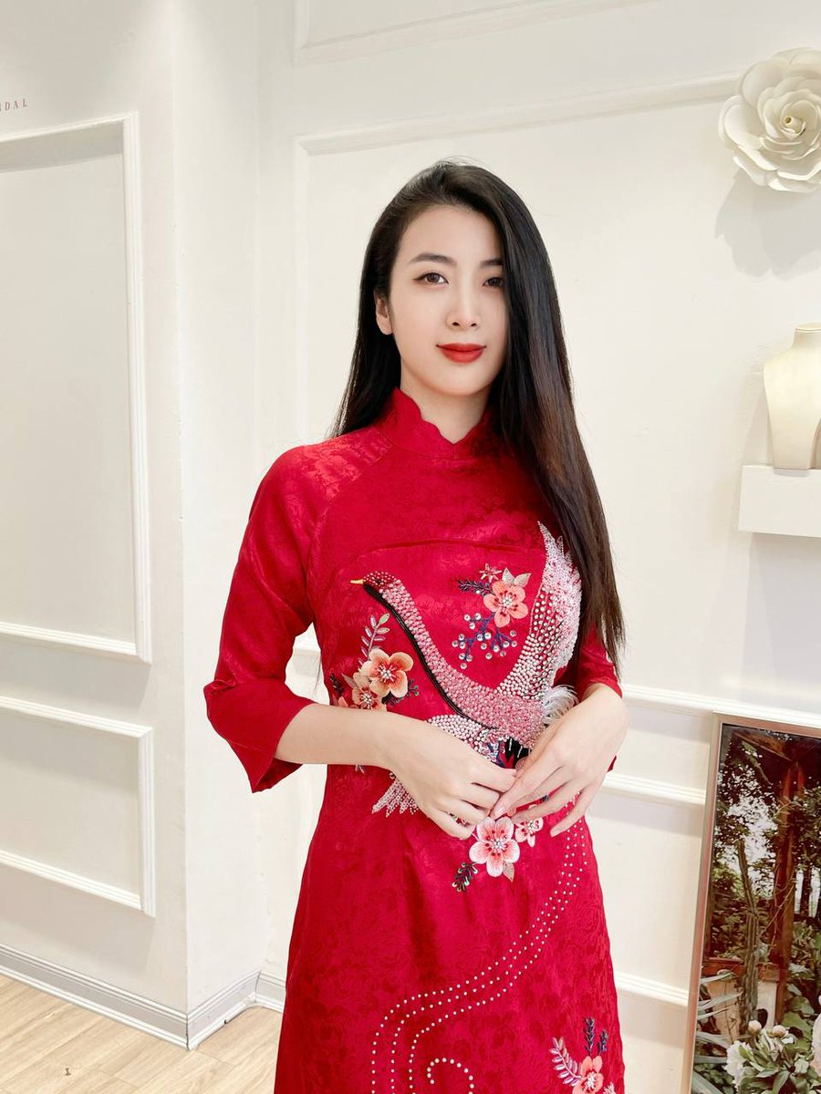 LouisaSignature's tweet photo. Ms. Mai Phuong -📷 Tʜᴀɴᴋs ғᴏʀ ʙᴇɪɴɢ ᴏᴜʀ ʟᴀᴅɪᴇs !
Event dress &amp; Engagement stay
#Louisa #Cwnfts #nftsfashion #Bnbchain #Cworld #Crypto #Nfts #Aodai #Vietnam #fashion https://t.co/byQoYUe1fU