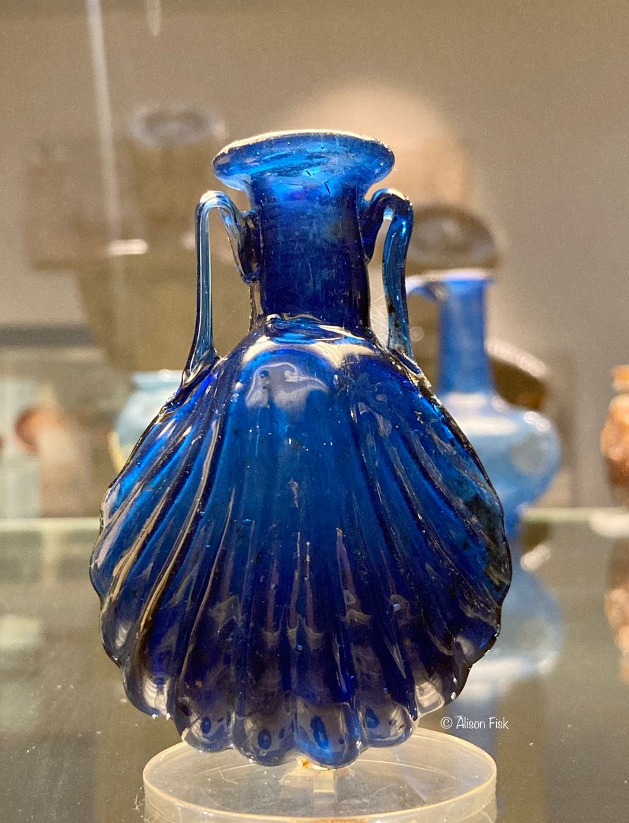 Ancient glass with timeless appeal! 

Here’s a favourite of mine.

A 2,000 year-old Roman glass scent bottle in the form of a shell. Cobalt blue, mould-blown, glass.

My photo 2022 britishmuseum.org/collection/obj…

#Archaeology