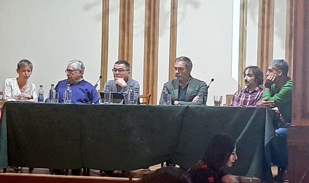 ACOMET (@acomet_web) on Twitter photo Mesa redonda: "Comunicar el cambio: meteorología y clima en el siglo XXI"
Participan:
<a href="/Meira_Cartea/">Pablo Meira</a>
<a href="/millanou/">Millán Ourense ♻️🇵🇸</a>
<a href="/carlosmacias72/">carlos macias</a>
#AnaCeliaVazquez
<a href="/abarniol_tve/">Albert Barniol</a>
<a href="/angel_rivera8/">angel rivera</a> Mesa redonda: "Comunicar el cambio: meteorología y clima en el siglo XXI"
Participan:
<a href="/Meira_Cartea/">Pablo Meira</a>
<a href="/millanou/">Millán Ourense ♻️🇵🇸</a>
<a href="/carlosmacias72/">carlos macias</a>
#AnaCeliaVazquez
<a href="/abarniol_tve/">Albert Barniol</a>
<a href="/angel_rivera8/">angel rivera</a>