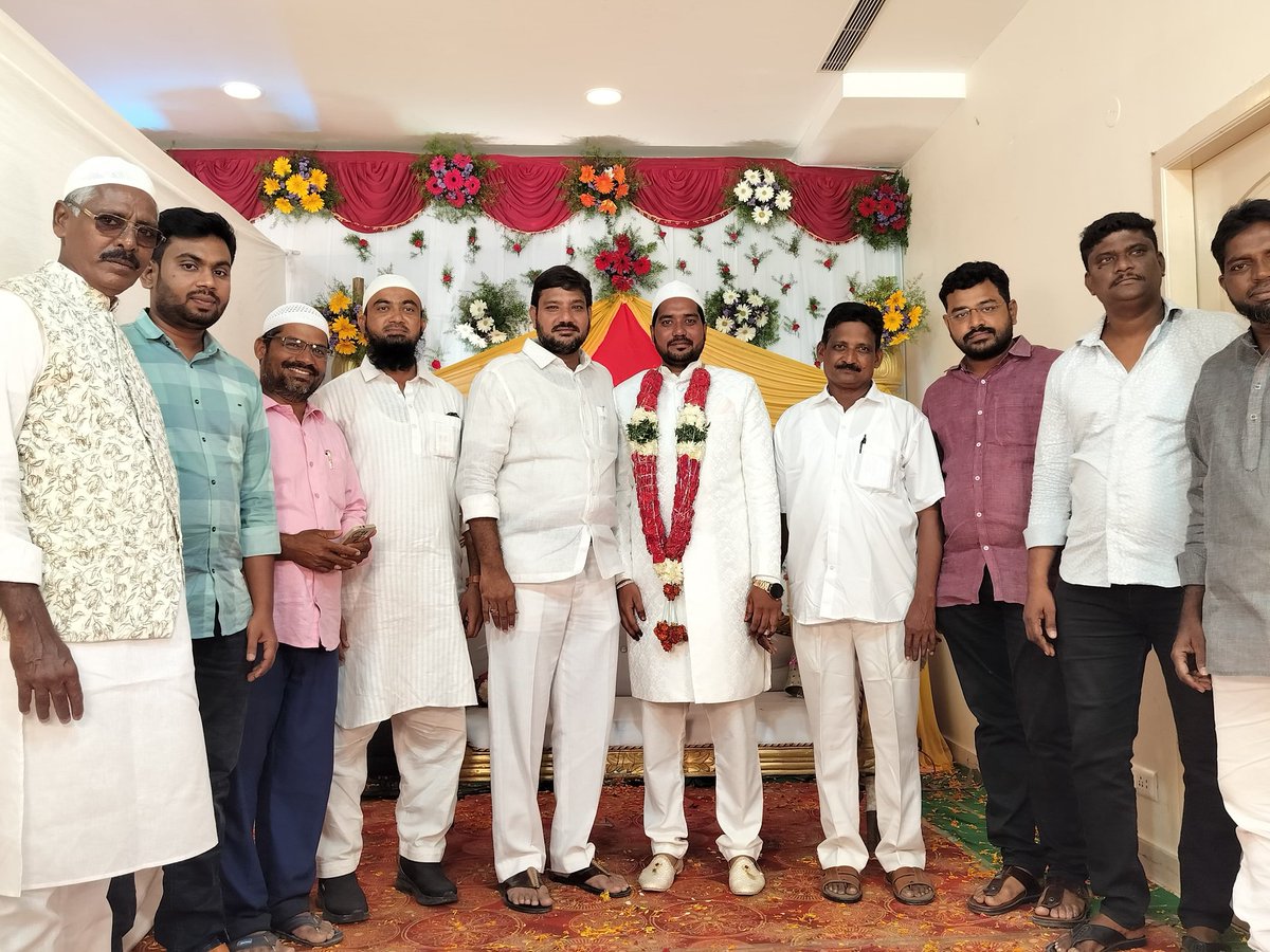 TDPConnects's tweet photo. గుంటూరు తూ��్పు నియోజకవర్గం లో పలు ముఖ్య శుభకార్యాలలో  పాల్గొనడం జరిగింది.
#TDPJSPTogether
#MohammedNaseer
#GunturEastConstituency
#GunturDistrict
#TDPGuntur
#TeluguDesamParty
#NaraChandraBabuNaidu
#NaraLokesh
#Yuvagalam
#BhavishyathukuGuarantee
#APNeedsCBN https://t.co/mszsOcva4f