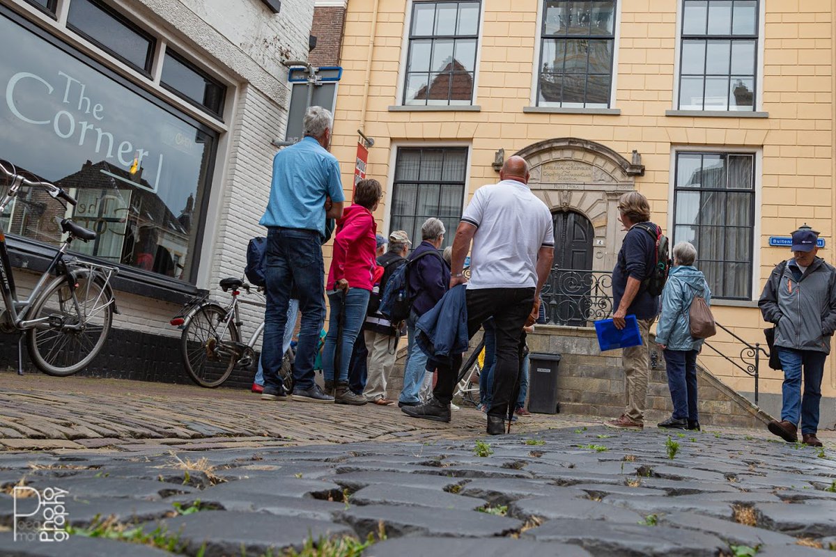 Ontdek Hanzestad Kampen. Boek een stadswandeling. Leuk en interessant voor iedereen. Of je bezoeker bent (Welkom ❤️) of hier woont (Toerist in eigen stad 💪) met een groep, alleen of samen. Kan allemaal! 
visitkampen.nl/ontdek-kampen/…
#hanzejaar2023 #visitKampen #HanzestadKampen #tip