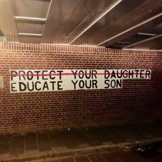 PossibileIt's tweet photo. P̶r̶o̶t̶e̶g̶g̶e̶t̶e̶ ̶l̶e̶ ̶v̶o̶s̶t̶r̶e̶ ̶f̶i̶g̶l̶i̶e̶.̶ 
Educate i vostri figli. https://t.co/eN9TAftbL7