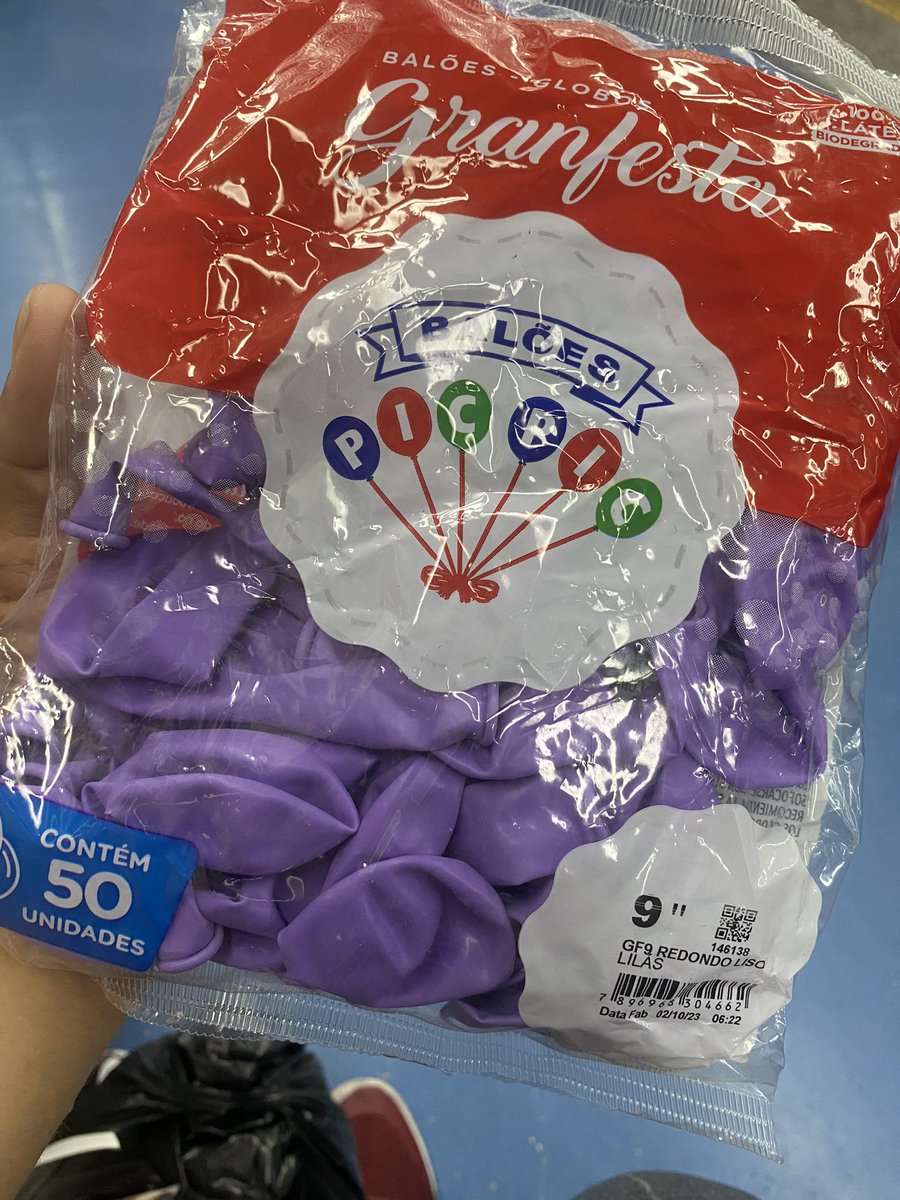No show de hoje estaremos distribuindo bexigas roxas pra enchermos no início de EDC. Caso receba uma, guarde até o momento da canção e use-a no momento correto!