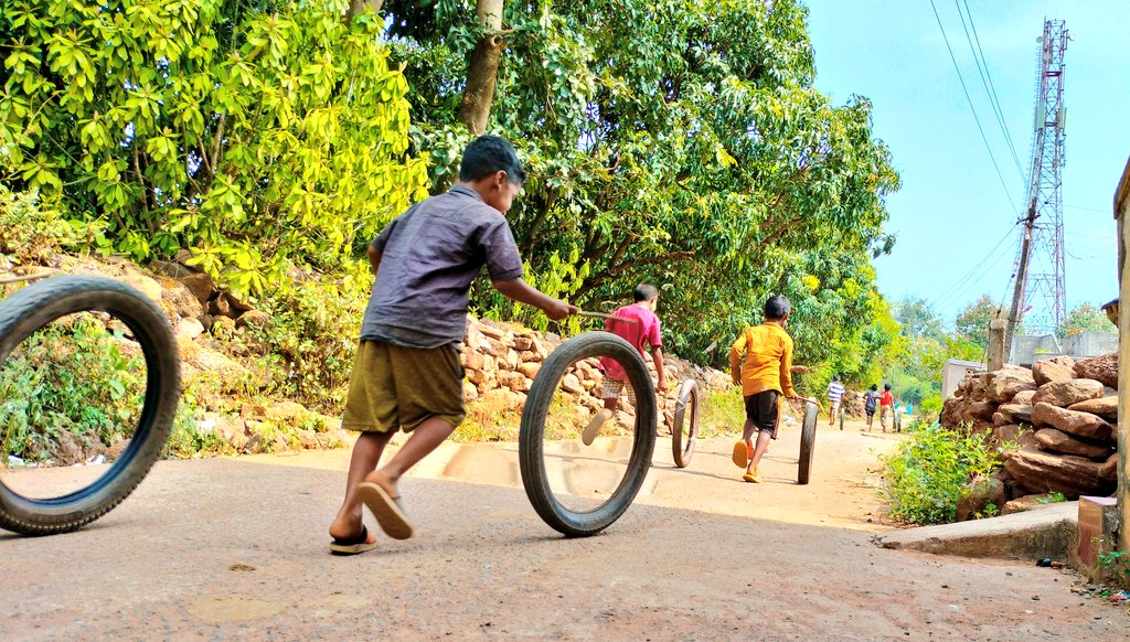 marihallibrary's tweet photo. “ಬಾಲ್ಯವನ್ನು ಆನಂದಿಸಿ ಬೆಳೆಯುತ್ತಾ ಸಾಗಿ”
ಅಭಿಯಾನ.
ಬಾಲ್ಯದ ದಿನಗಳೆಂದರೆ ನಮ್ಮ ಜೀವನದ ಅತ್ಯಮೂಲ್ಯ ಕ್ಷಣಗಳು. 'ಬಾಲ್ಯವೇ ಮತ್ತೆ ಬಾ...' ಎಂದು ಮನಸ್ಸು ಹೇಳುತ್ತದೆ. ನಮ್ಮ ಸುಮಧುರ ಬಾಲ್ಯದ ನೆನಪು ಈಗಲೂ ಕಾಡುತ್ತವೆ.
@readingkafka @mopr_goi @PriyankKharge @AqefAdhyayan
#library
#memories #GetChildrenReading https://t.co/6CBhiWjS6P
