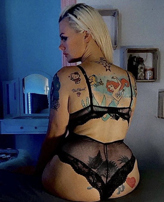 Take a look at my Fancentro and discover all kinds of naughty stuff! https://t.co/81xtzQe3ud https://t