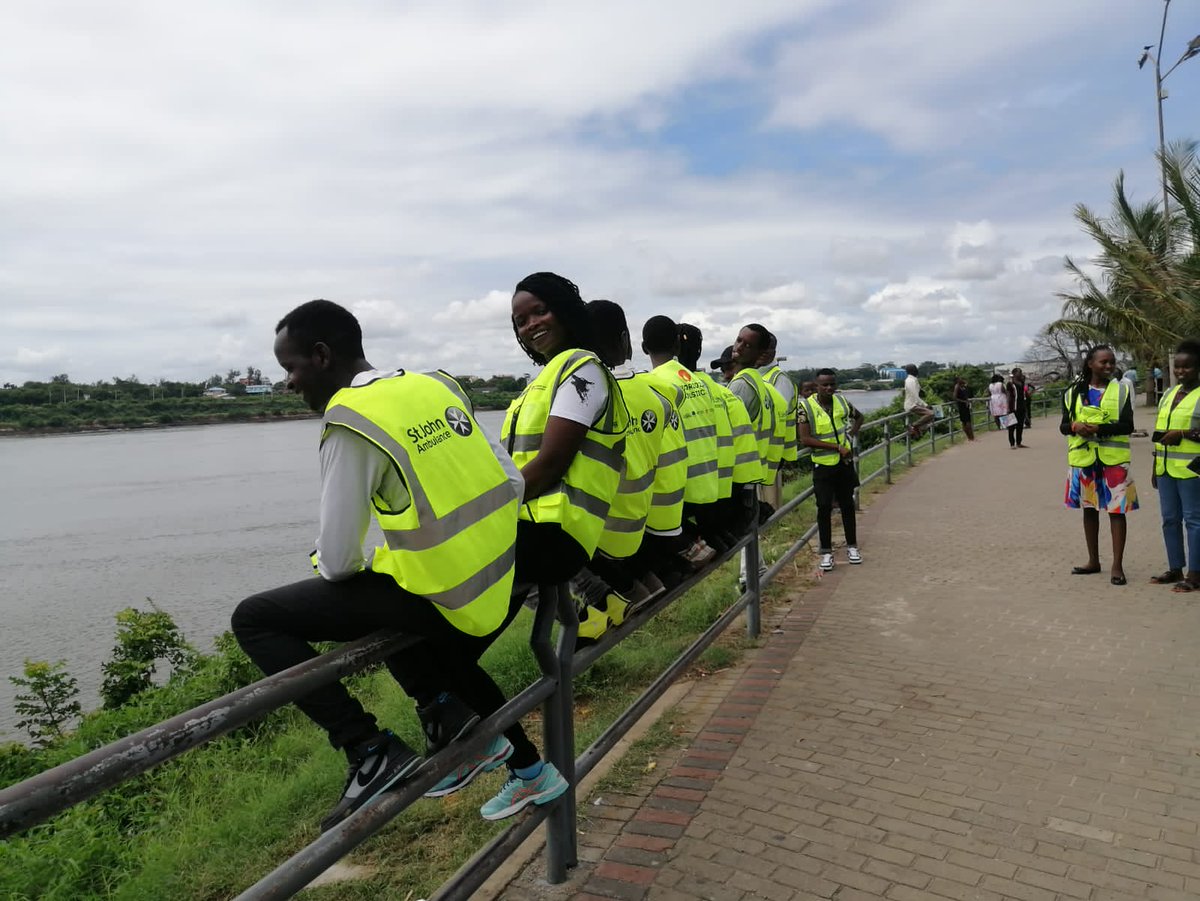 ST_JOHNMOMBASA's tweet photo. heartfelt thanks to all volunteers who took part in the World Remembrance Day for Road Crash Victims Walk at Mamangina Water Front. Your presence and dedication were truly remarkable, and it highlighted the importance of raising awareness about road safety. 🚑💯 https://t.co/H5WOledf4C