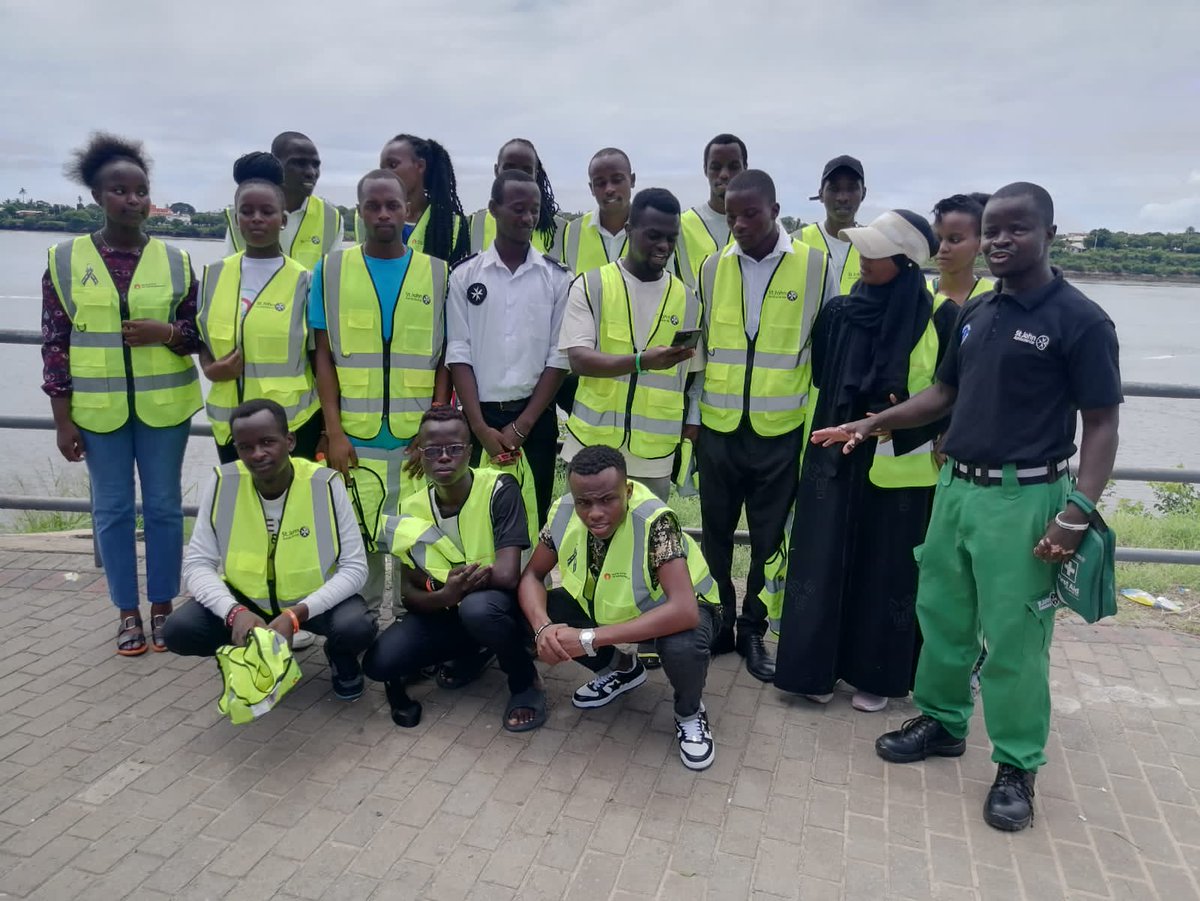 ST_JOHNMOMBASA's tweet photo. heartfelt thanks to all volunteers who took part in the World Remembrance Day for Road Crash Victims Walk at Mamangina Water Front. Your presence and dedication were truly remarkable, and it highlighted the importance of raising awareness about road safety. 🚑💯 https://t.co/H5WOledf4C