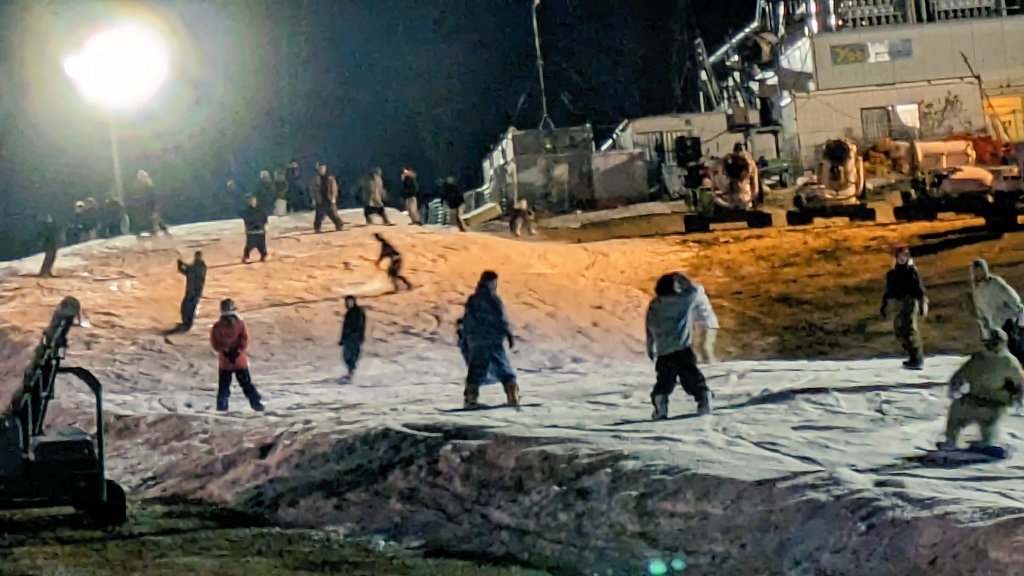 snowtownYeti's tweet photo. こんばんわんティー😆
今夜も中の人inゲレンデです✨
日曜日ということもあり沢山のお客様にご利用いただいております😄
まだまだ時間はありますので沢山滑って沢山楽しんじゃってくださいっ🥰
#スノーパークイエティ #イエティ #ナイター #富士山 #SnowParkYeti #Yeti #Nighter #MtFuji https://t.co/Z1mUnpQKxq
