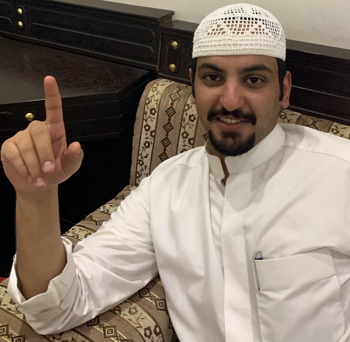 الحصن لاشاركت ماتجفلنا
خابرين حصاننا في سباقاتة

ماحضرنا في حصان يفشلنا
جينا بحصان تعرفون هداتة

<a href="/falbthal/">فهد فايز البذال</a>