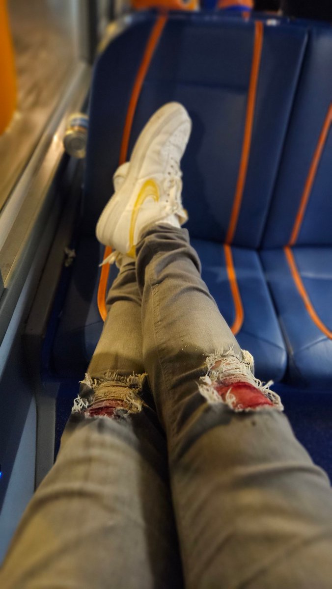 travchenko's tweet photo. Hands up if you slipped over in middle of the road running to the bus stop and scuffed your knees like a 5 year old #busstories https://t.co/qXV4hegsXP