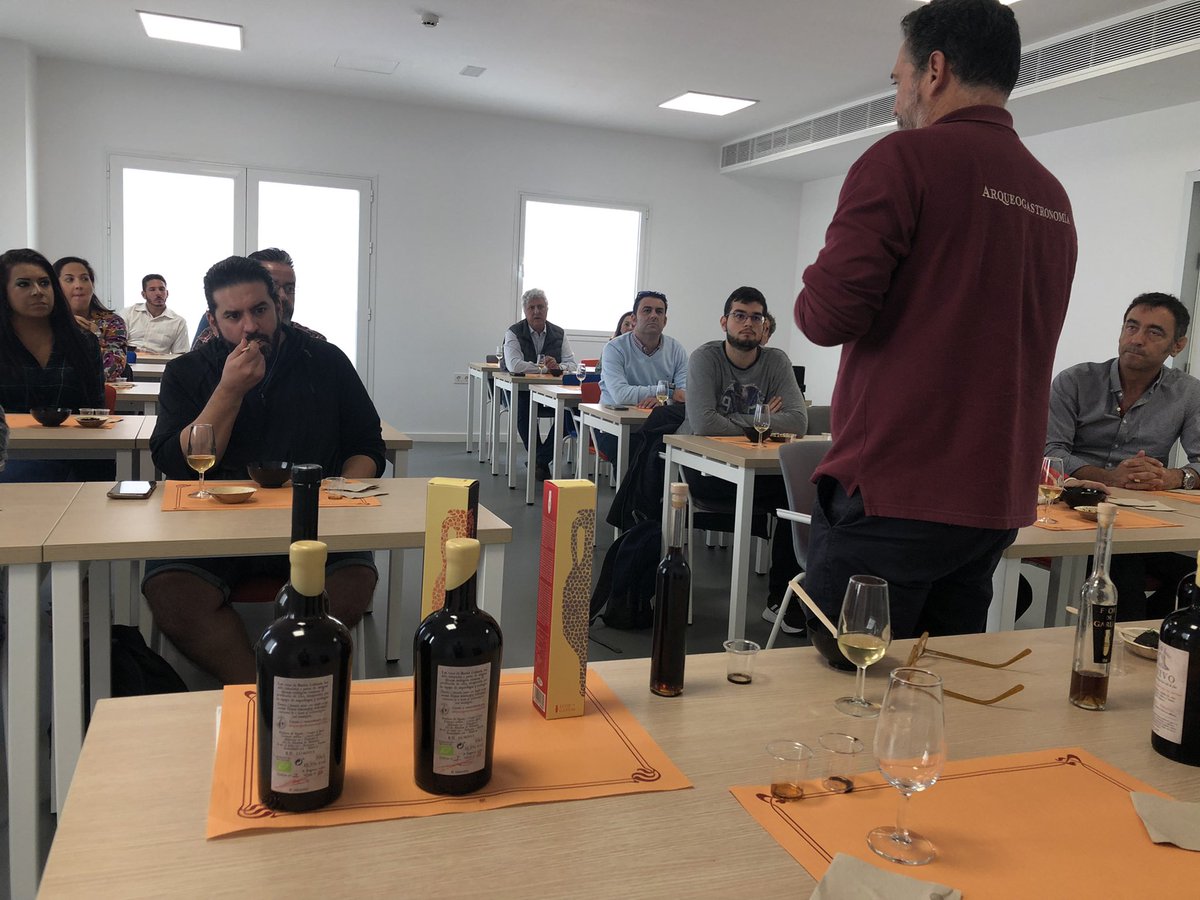 ProyectoGarum's tweet photo. Ayer hemos hablado enCádiz  de los sabores de Gades a través del garum con @arqueogastro Una actividad del proyecto GarumTransfer de la convocatoria de Prueba de Concepto 2021. 
@labap_uca @Divulga_UCA @univcadiz https://t.co/WGN0RBqm0n