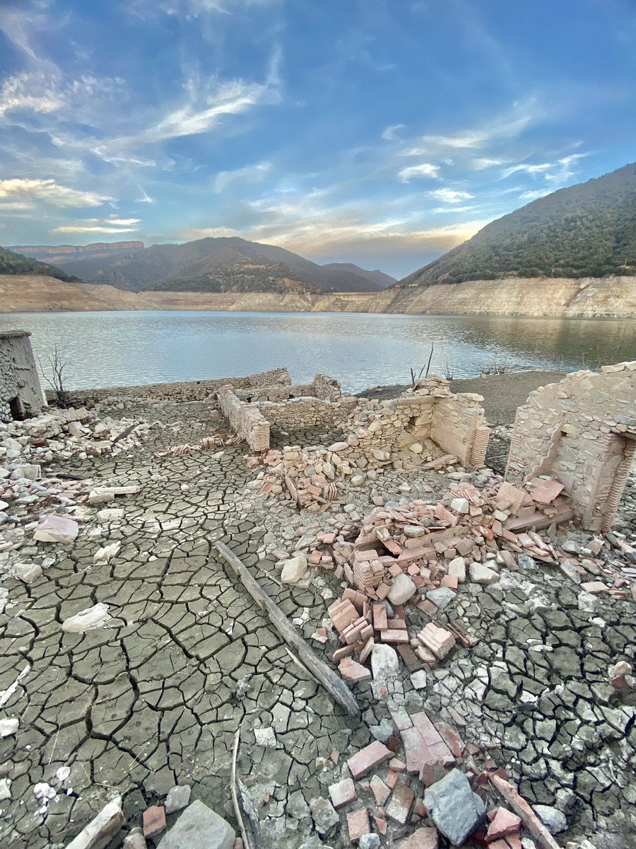 Mireu l’embassament de Susqueda <a href="/TomasMolinaB/">Tomàs Molina</a> @eltempsTV3 @MeteoMauri @MeteoMauri