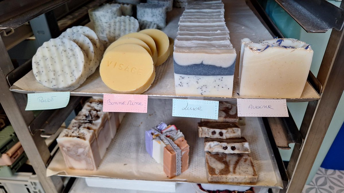 Fab'bullous maakt zepen van A tot Z met hoogwaardige, natuurlijke grondstoffen en volgens de aloude methode van koude #verzeping. Nog te bezichtigen in #Vilvoorde tot 18u! #DVA23