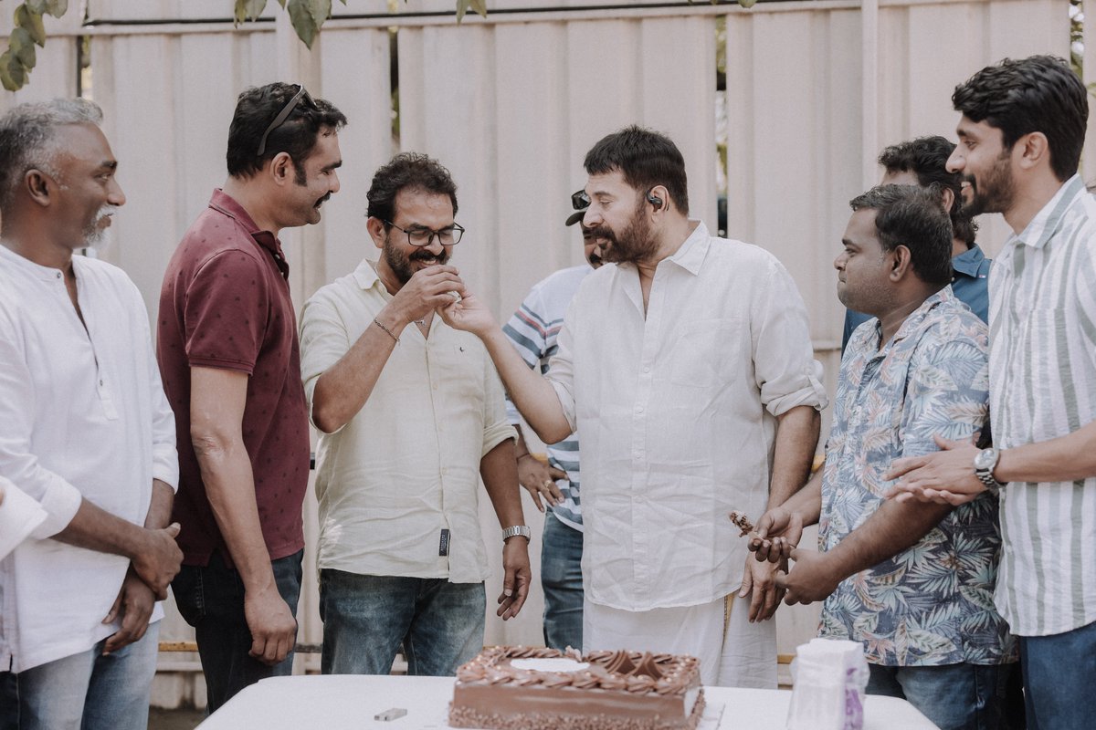 George_CynCyl's tweet photo. Celebrating the Success of Vela with Dearest #Mammukka 😊
#VELA In Cinemas Now !!
#VelaMovie #ShaneNigam #SunnyWayne #GeorgeS #SamCS #SyamSasi #MSajas #CynCylCelluloid #BadushaProductions #SamadTruth #TruthGlobalFilms #WayfarerFilms https://t.co/FTjte9i0Ik