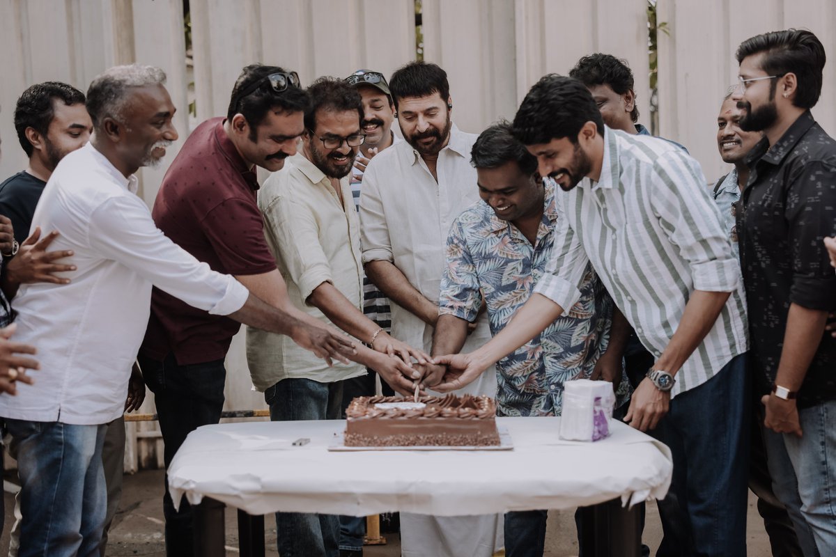George_CynCyl's tweet photo. Celebrating the Success of Vela with Dearest #Mammukka 😊
#VELA In Cinemas Now !!
#VelaMovie #ShaneNigam #SunnyWayne #GeorgeS #SamCS #SyamSasi #MSajas #CynCylCelluloid #BadushaProductions #SamadTruth #TruthGlobalFilms #WayfarerFilms https://t.co/FTjte9i0Ik
