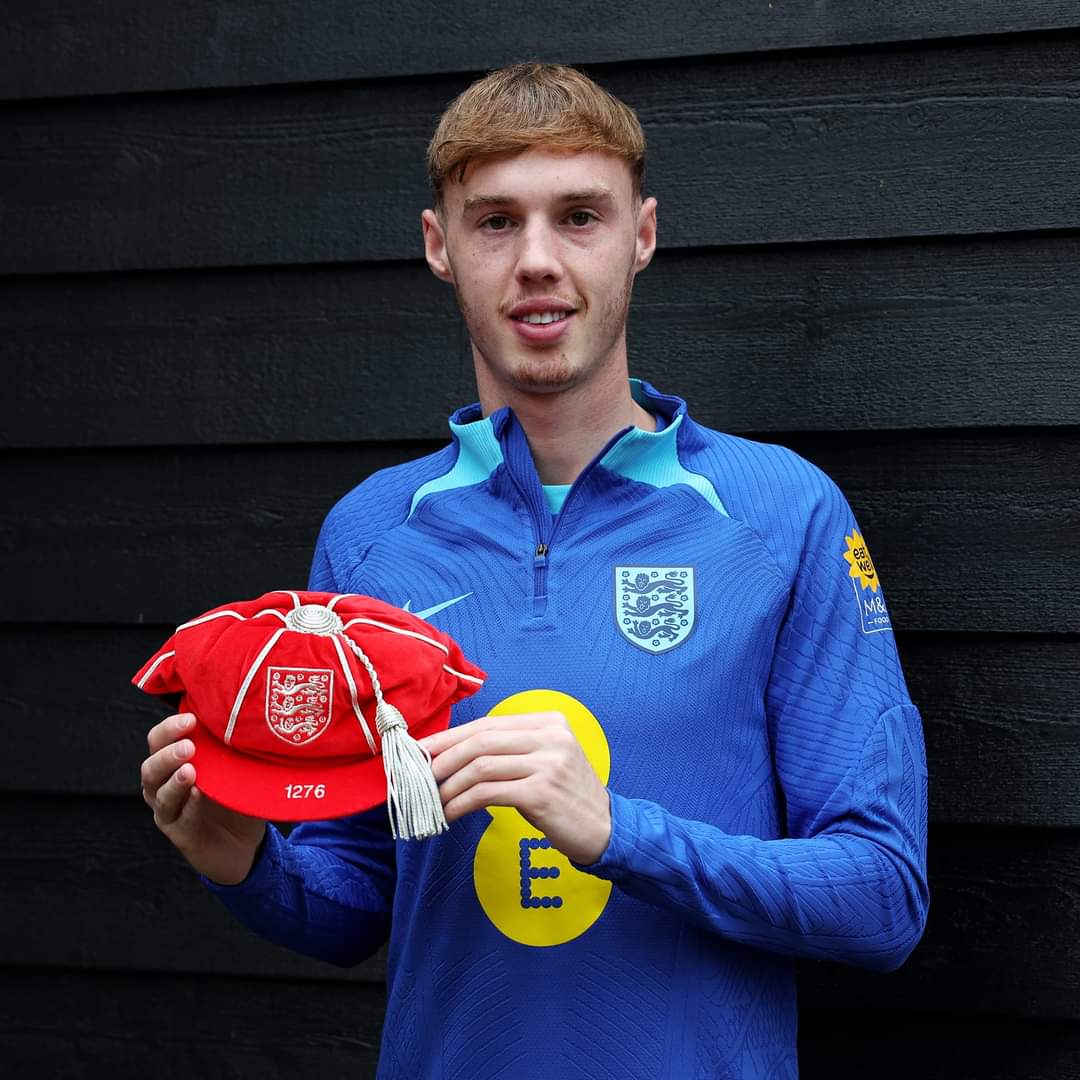 Cole Palmer is presented with his debut England cap. What a moment again