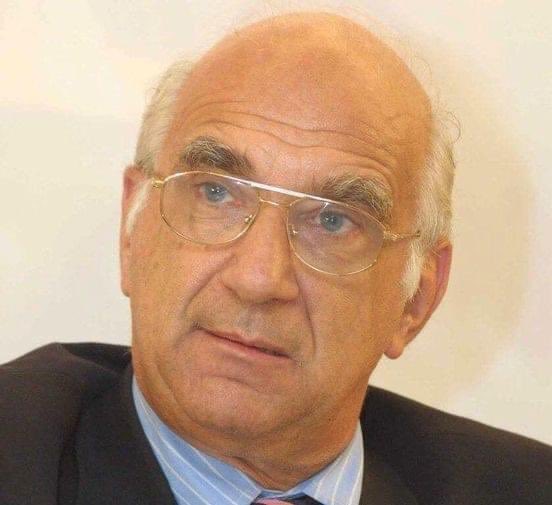 Σαν σήμερα στις 19 Νοεμβρίου 2011 έφυγε από τη ζωή ο Νεοκλής Σαρρής. Με τη δημόσια παρουσία του έθεσε το περίγραμμα της ανένδοτης στάσης που πρέπει να τηρήσει η Ελλάδα απέναντι στην τουρκική απειλή, εξηγώντας ακριβώς τι είναι η Τουρκία και τι επιδιώκει.