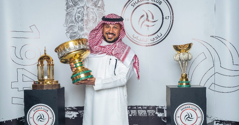 AlShababSaudiFC's tweet photo. جولة نادي ومتحف #الشباب"
جولة تخوض خلالها في ماضي وحاضر ومستقبل "شيخ الأندية" 

وأثناء الجولة ستلتقي باللاعبين وتلتقط الصور معهم.. ليس كذلك فقط بل ستحصل على قميص النادي موقع عليه من نجوم الفريق 🤩

احجز تذكرتك الآن.. وكُن من أوائل المستمتعين بالجولة 🤍
