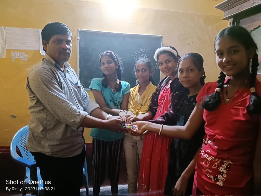 BISHNUC07252820's tweet photo. #Week -53
#AOD ArtOfDedicating
#MissionPlasticfree
#CollectionOfSUPens
#SayNoToPlastic
#ClimateEducation
#ClimateTeacher
#ClimateAction
#BeatPlasticPollution
#SaveSoilWaterAndAir
#SaveNature4Future
#MissionLife
#ChooseLife
#SwachhaBharatAbhiyan
#EcoClubOdisha
#MannKiBaat
#3R https://t.co/A2DrphMdCo