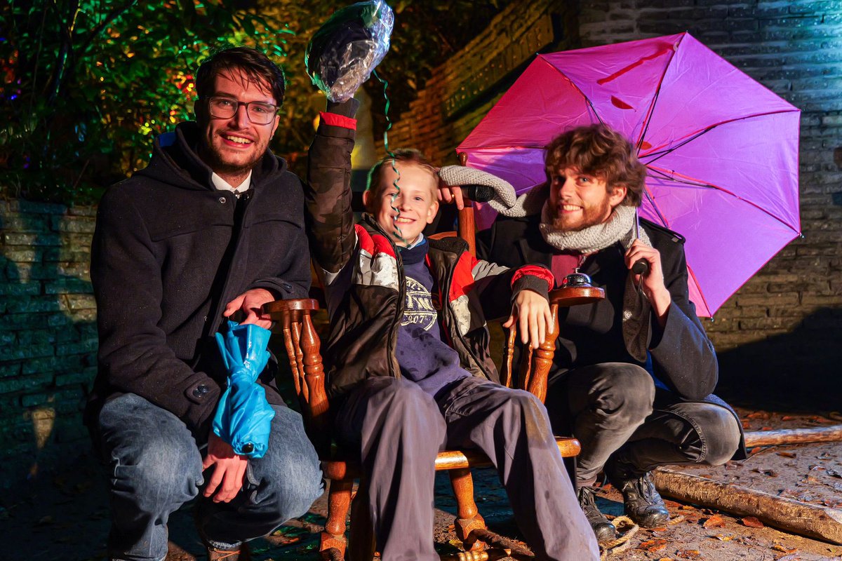 sw3lbp's tweet photo. Gisteravond was het Midwinterkampvuur: de Slimste Scout! Onder leiding van onze eigen Maarten van Rossem en Philip Freriks hebben we gezocht naar de Slimste Scout! Tijdens het kampvuur is ook nog een lustrumteken uitgereikt aan Dahinda. https://t.co/XkrBF2sscY
