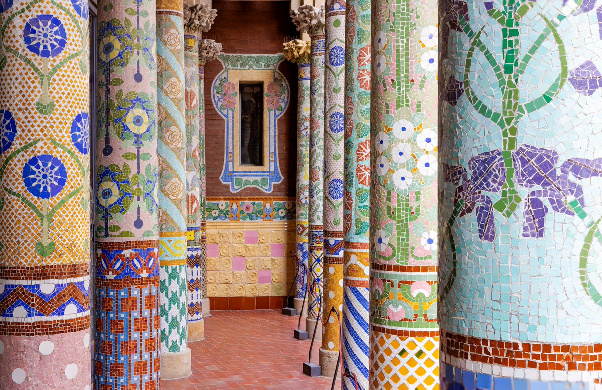 palaumusicacat's tweet photo. 🌸El jardí de pedra del Palau
L'emblemàtica sala situada a la planta principal del Palau és la Sala Lluís Milet, la qual té accés a una #balconada amb un jardí de columnes coronades per capitells de pedra amb motius florals
L'has visitat mai?😍
#PortesObertesPalau2023 https://t.co/Tll9Nd4T2F