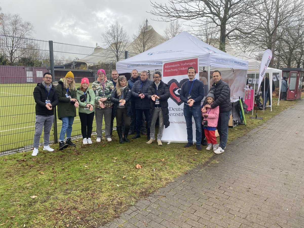 <a href="/hsvfrauen_/">HSV-Frauen</a> vs FC Bayern 
🏟️Eimsbütteler Sportpark 

Gemeinsam mit der <a href="/Herzstiftung/">Deutsche Herzstiftung</a> #PULSEDAY gegen #Vorhofflimmern
🎤<a href="/DrJWimmer/">Dr. Johannes Wimmer</a> 
<a href="/jongichun/">Julian Chun</a> 
👍die Spannung steigt 

<a href="/pulse_day_/">PULSEDAY</a> <a href="/EHRAPresident/">EHRAPresident</a>  <a href="/UKSH_KI_HL/">Universitätsklinikum Schleswig-Holstein</a> <a href="/AGEP_DGK/">AGEP</a> <a href="/YoungDgk/">Young DGK</a> #nurderhsv #EHRA <a href="/Dominik_Linz/">Dominik Linz</a>  <a href="/HSV/">Hamburger SV</a> <a href="/FCBayern/">FC Bayern München</a>