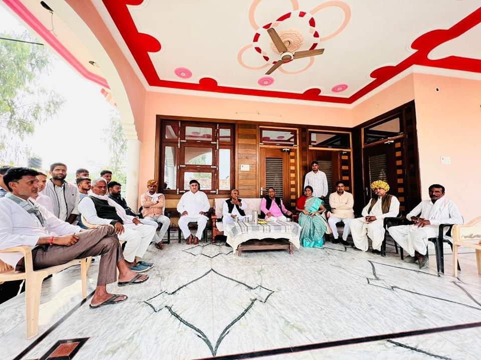 tejpalnagarMLA's tweet photo. राम राम सा, राजस्थान 🙏

वीरों की भूमि राजस्थान की जिला धौलपुर में बसेड़ी विधानसभा के ग्राम सिहौली में भाजपा प्रत्याशी श्री सुखराम कोली जी के लिए जनसंपर्क किया। #MLADadri https://t.co/C70VzCkVfL