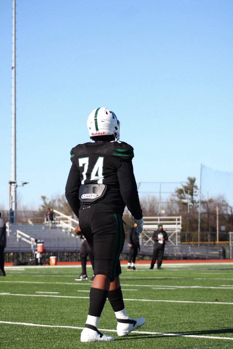 alex_walton62's tweet photo. Not the way I planned on ending it, but I want to thank all of my teammates and coaches for a great season. It was a privilege and an honor to be able to play alongside you all as a captain, and I’m extremely proud of what we became. Go win it all next year. 74 out 💚🤍 @ZHilbs https://t.co/KoUM50lvre