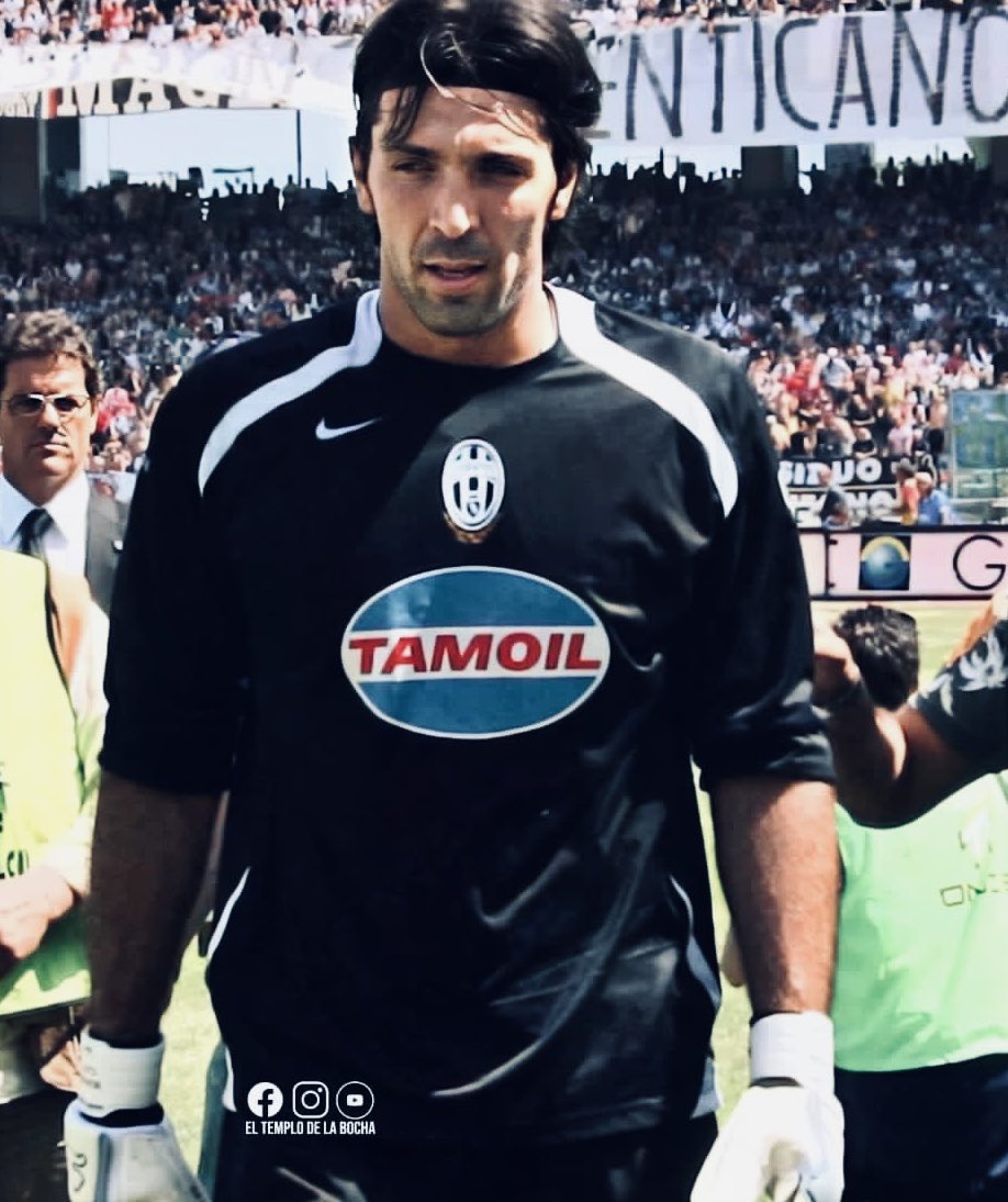 JuventusUn's tweet image. “Durante l'anno di Calciopoli, la direttiva della #Juve mi ha chiesto 'dove andrai? 'Io risposi: 'Ma avete pensato alla possibilità che io rimanga? '. Meno male che erano seduti, altrimenti sarebbero caduti a terra. Mi hanno detto 'andiamo in serie B e abbiamo un problema di…