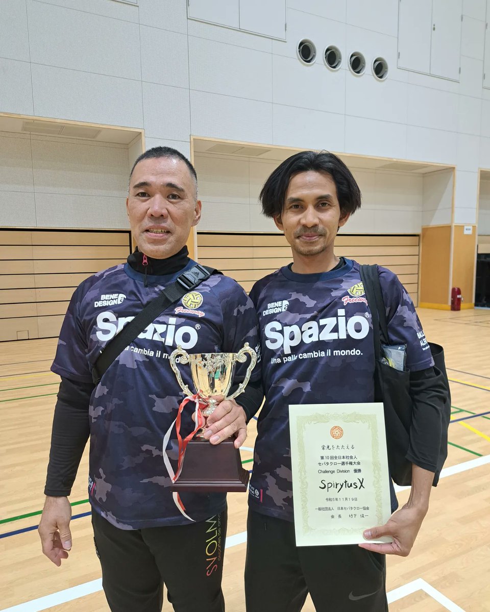 14kohji's tweet photo. 10回全日本社会人セパタクロー��手権大会
challenge division優勝🏆
今回は1人たりなかったので、強力なサポート選手を助っ人としてお借りしました。次回は自分たちのチームで参加したいです。
ふじみセパタクロークラブの皆さんありがとうございました。
またよろしくお願いします🙇‍♀️
#セパタクロー https://t.co/bxjSIQqyGu