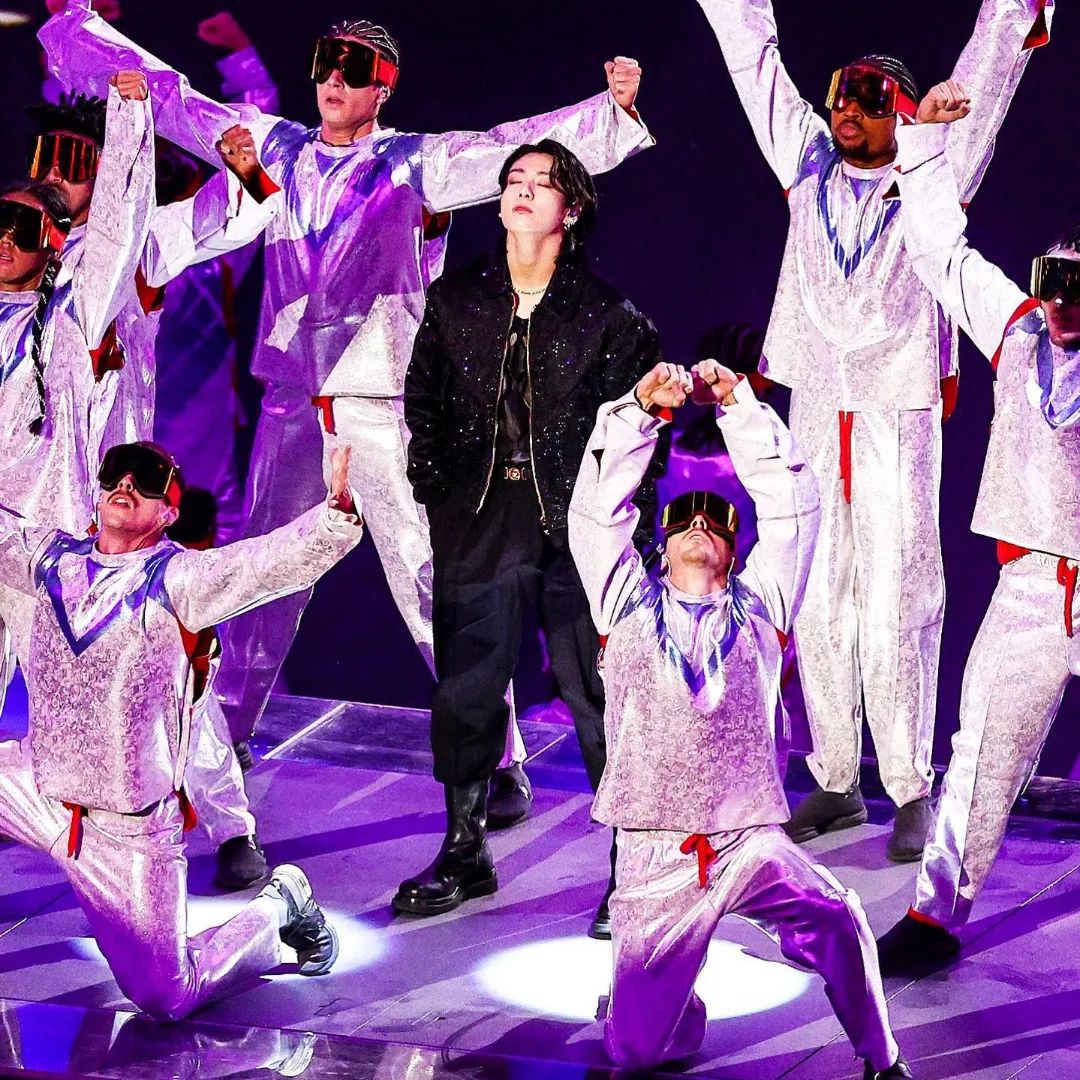 💜
CONGRATULATIONS JUNGKOOK 
STANDING NEXT TO DREAMERS
#Dreamers1stAnniversary
#1YearWithDreamers
<a href="/BTS_twt/">방탄소년단</a>