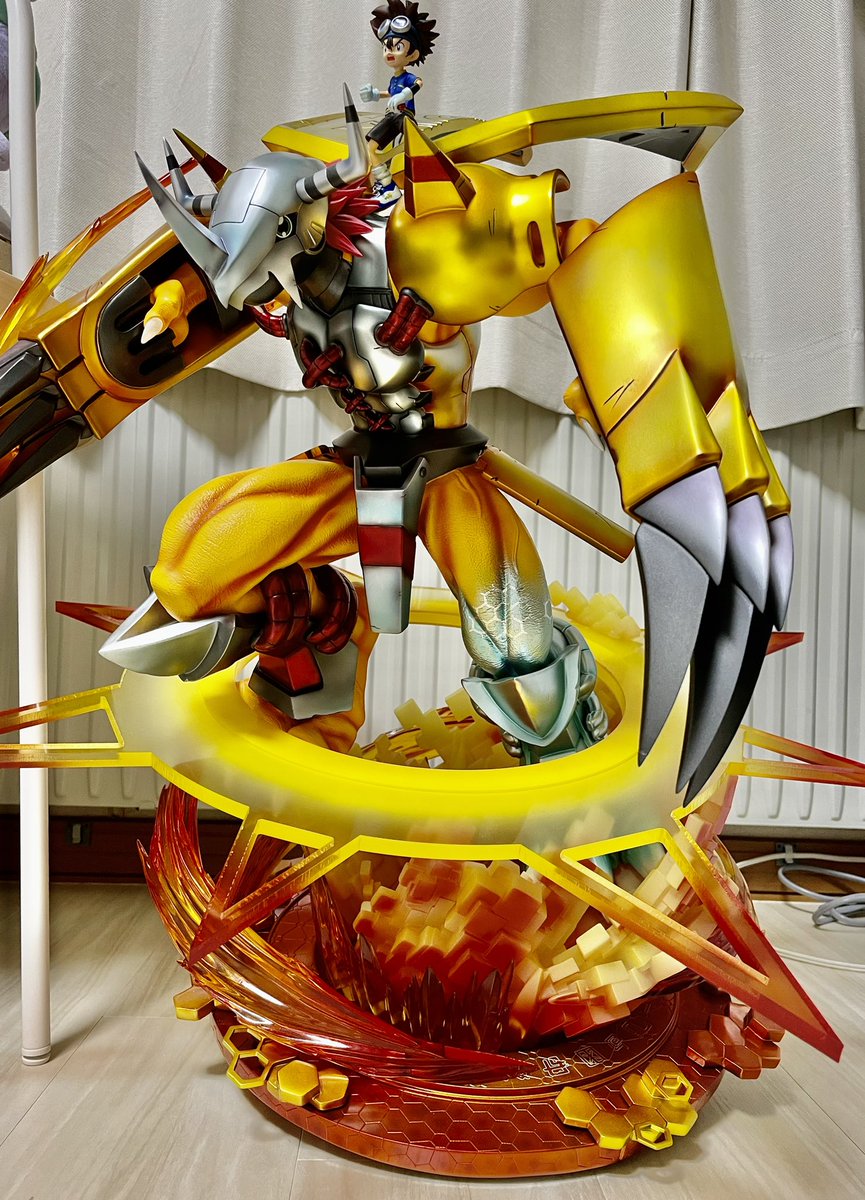 FOREST1833's tweet image. 結局良いケース見つからず、諦めて直置き。
丁寧に埃取りしないと。
今まで袋被せてたからちゃんと見れてなかったけど、やっぱりめちゃくちゃかっこいい😎

#デジモン
#DIGIMON
#ウォーグレイモン