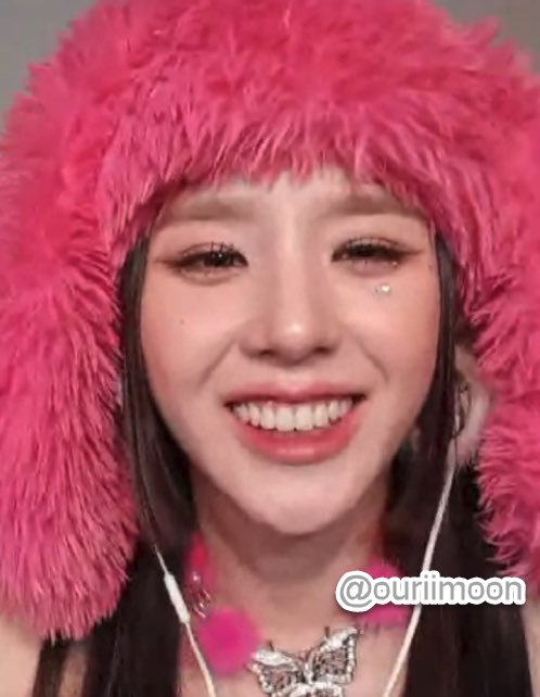ouriimoon's tweet photo. Pink bunny #Heejin is so 반짝반짝 ✨ happy and full of cuteness! I'm so sad it was the last music show performance today! #희진, 수고했어요!!!! Rest well and see you on stage again soon! #ARTMS #OURII #Orbit #Loona 💖💖૮꒰˶ᵔ ᵕ ᵔ˶꒱ა💖💖 https://t.co/kg0kzTSNTf