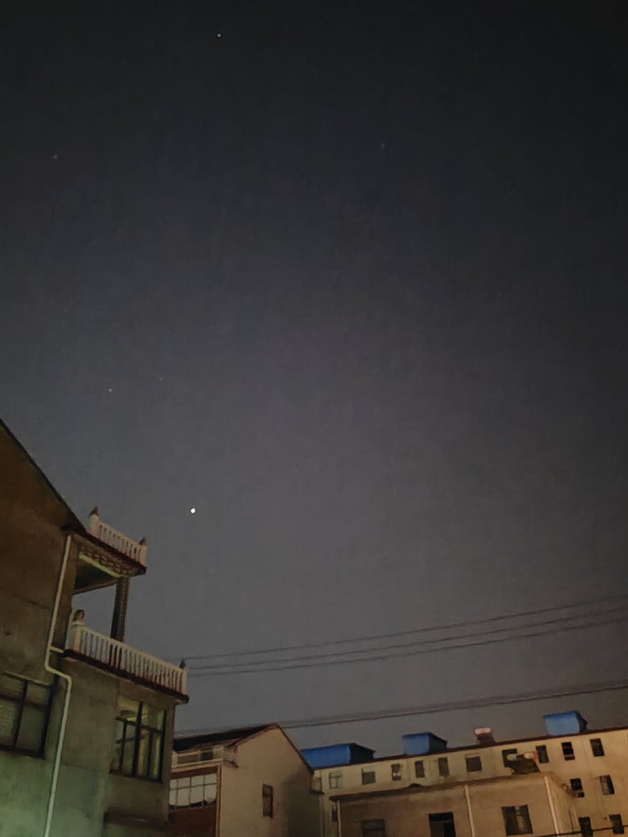 jiangjiang855's tweet photo. emm…说好的狮子座流星雨呢，不过星星是蛮多的 https://t.co/4mQgM7APnP