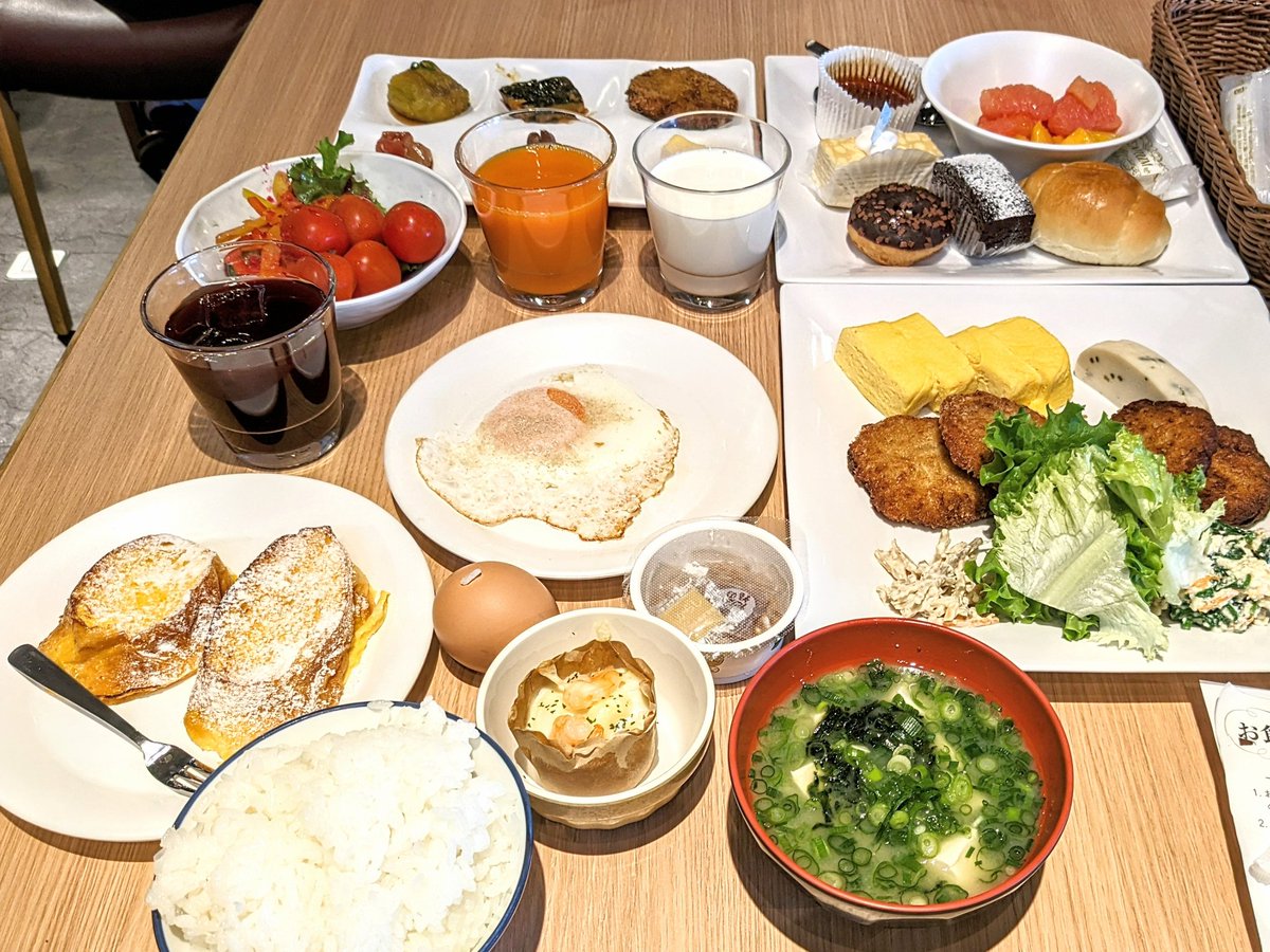 「昨日はみかどで食べ放題シテキタッ の写真撮るの忘れたけどめちゃ食べたし御酒も飲ん」|鈴檎飴のイラスト