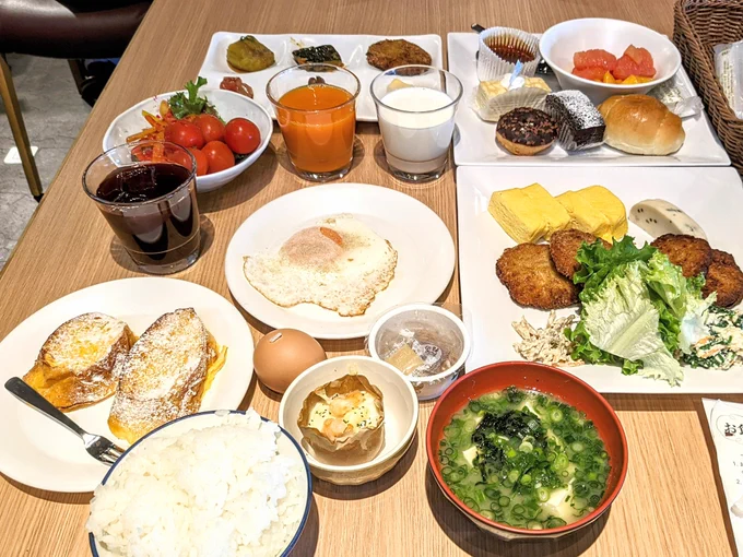 昨日はみかどで食べ放題シテキタッ の写真撮るの忘れたけどめちゃ食べたし御酒も飲んだー 帰りにカステラ貰ってよいお土産になったー 久しぶりの温泉…とても肌が潤ってびっくりした!温泉よいね!!