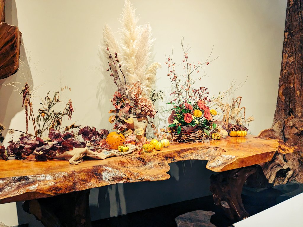「昨日はみかどで食べ放題シテキタッ の写真撮るの忘れたけどめちゃ食べたし御酒も飲ん」|鈴檎飴のイラスト