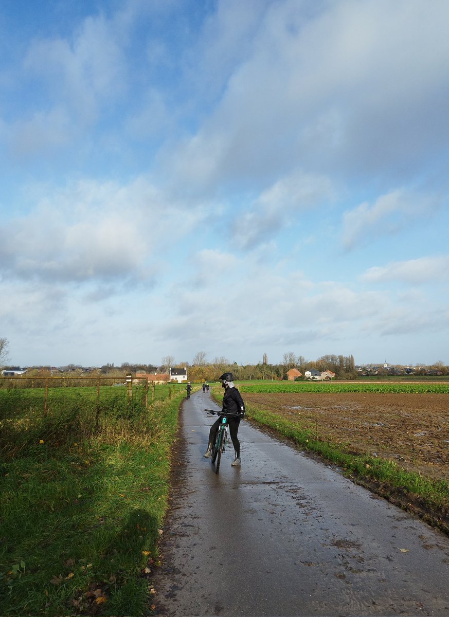 MuMuSwaenepoel's tweet photo. Uitwaaien met MTB- buddy @EMeirsch #vrtweer #Merchtem 11u00 https://t.co/31IO8ddtSX