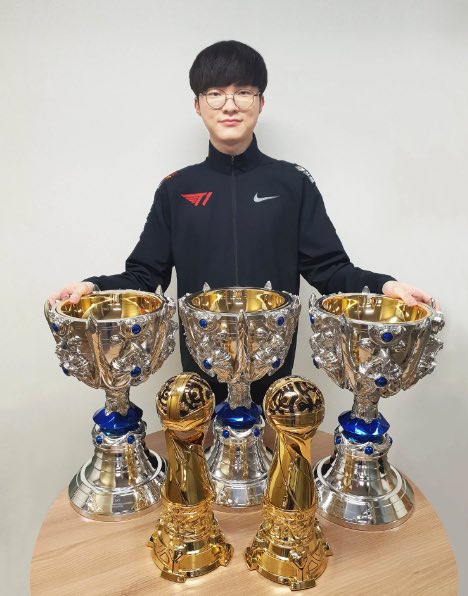 MositoTom's tweet photo. Faker>>>>>messi https://t.co/e5ZNOTHgKo