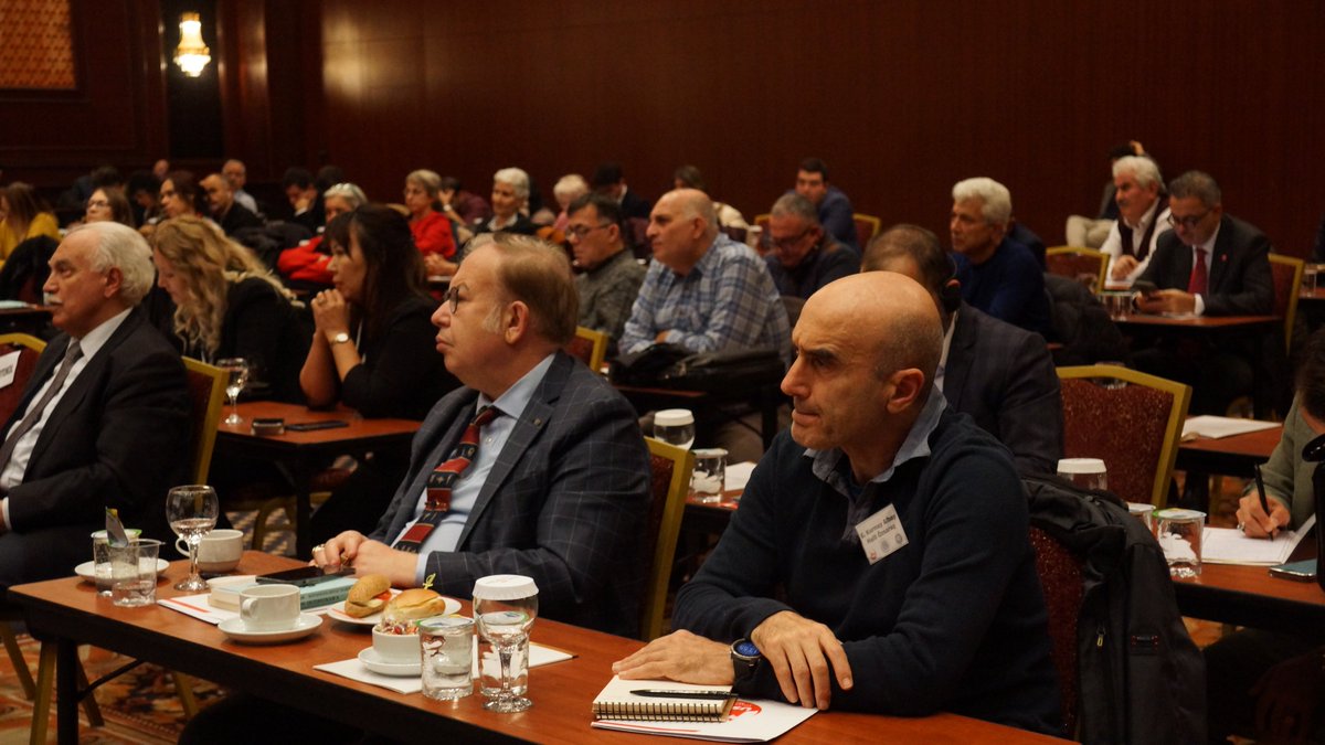 Prof. Dr. İlber Ortaylı, Türkiye Cumhuriyeti'nin 100. Yılında Asya'da Devlet Birikimi Uluslararası Çalıştayı'nda "Tarih Araştırmalarında Doğu-Batı Kavramı" konulu sunumunu yaptı.